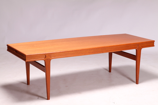 Coffee table 2 pull-out extending panels in teak by Johannes Andersen