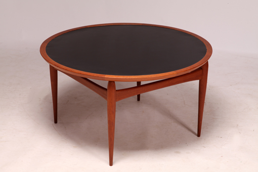 Model 198 coffee table with reversible teak top by Kurt Østervig