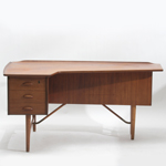 Free standing desk