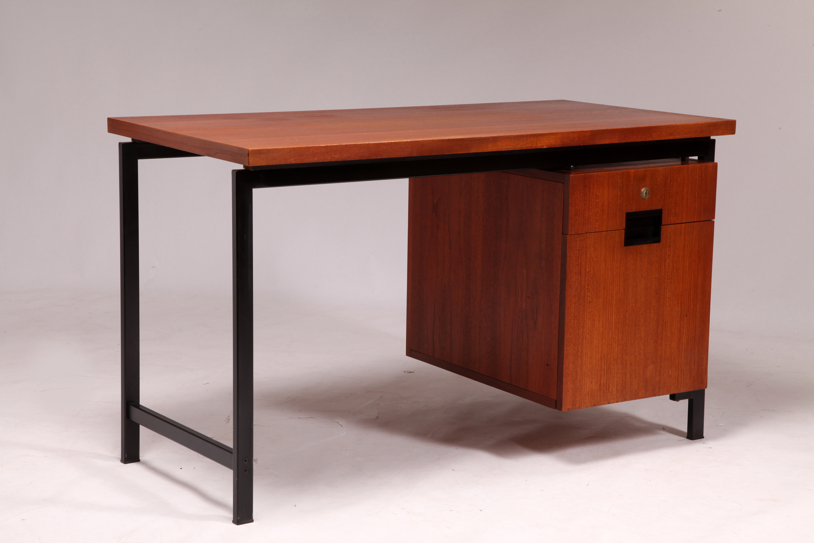 EU01 small Japanese series desk by Cees Braakman Swanky Systems