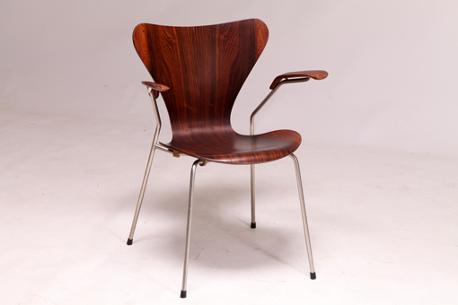 Model 3207 in rosewood by Arne Jacobsen