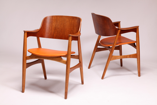 Model 407 armchair by Jens Hjorth