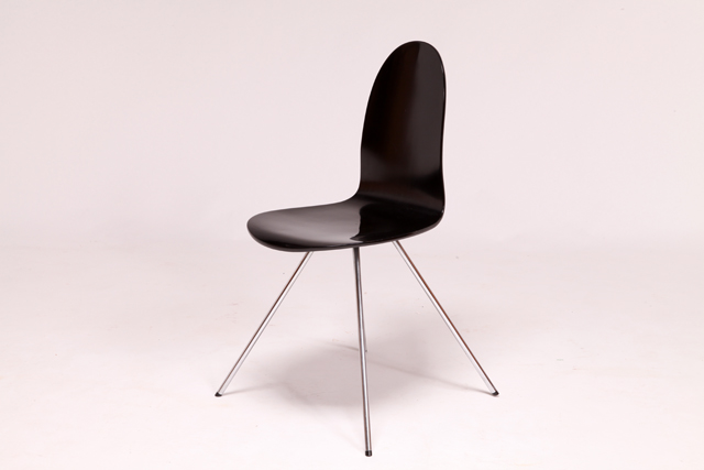 Tongue chair by Arne Jacobsen