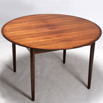 Round dining table with one extension leaf