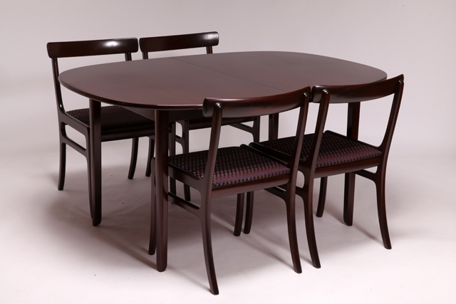 ‘Rungstedlund’ dining table & 6 chairs by Ole Wanscher