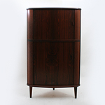 Corner cabinet