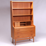 Bookshelf with desk in oak