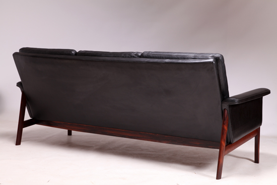 Jupiter sofa in rosewood Finn Juhl フィンユール ソファ ローズウッド Swanky Systems