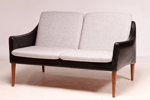 Model 800/2 sofa by Hans Olsen