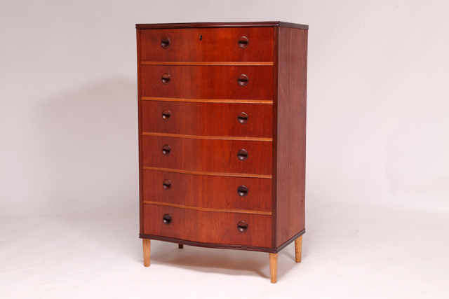 Chest of drawers in teak & oak