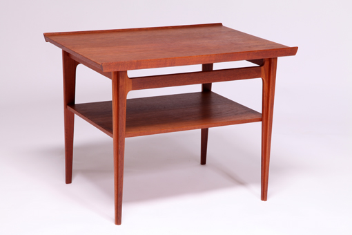 Model FD 533 coffee table with shelf by Finn Juhl