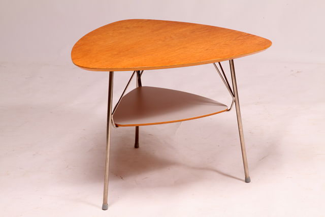 Model VL1312 triangular side table by Vermund Larsen