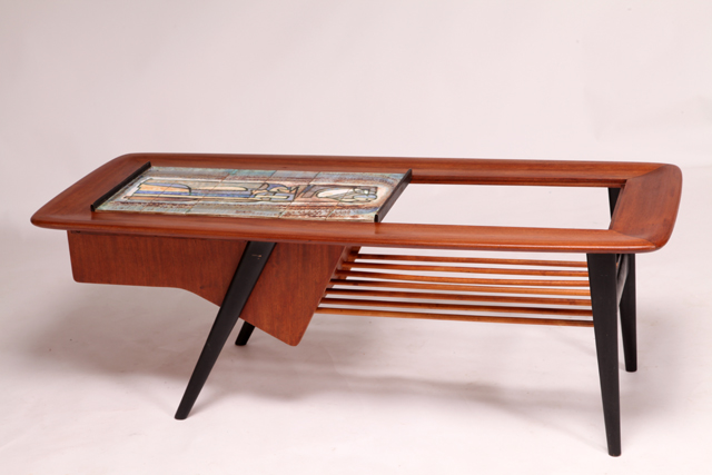 Model 210 bar coffee table with  Willy Meysmans ceramic by Alfred Hendrickx