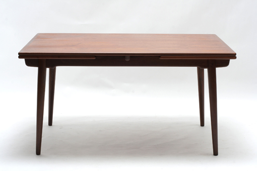 AT-312 Wegner Dining table