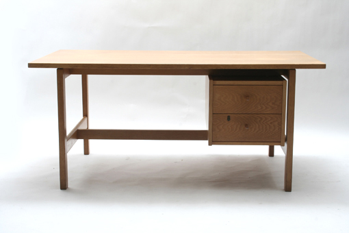 Freestanding Wegner Desk