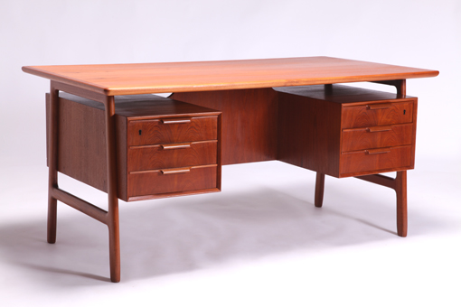 Model 75 Desk by Omann Junior