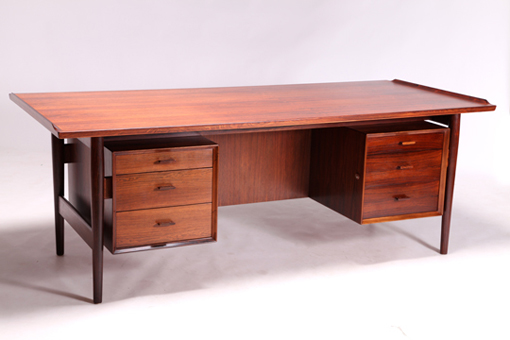Model 207 rosewood desk by Arne Vodder