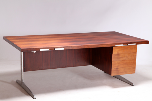 Executive officer desk by Marius Byrialsen