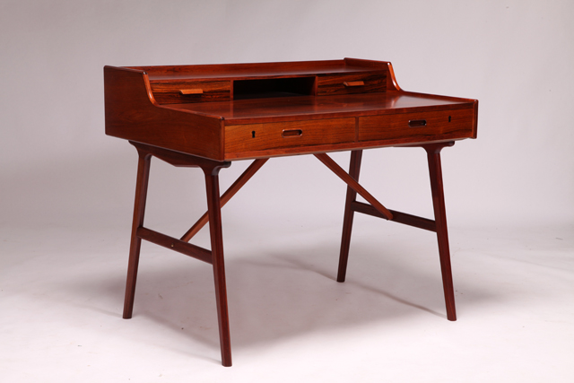 Model 56 desk in rosewood by Arne Wahl Iversen
