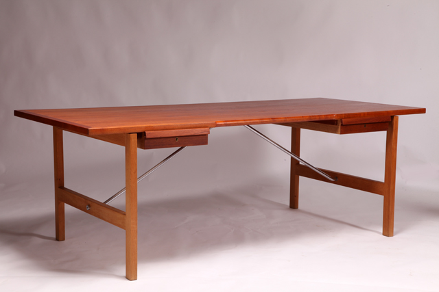 AT325A desk in teak & oak by Hans J. Wegner