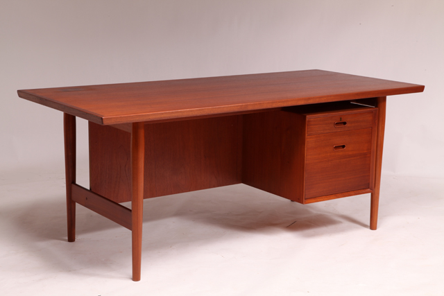 Model 207 desk in teak by Arne Vodder