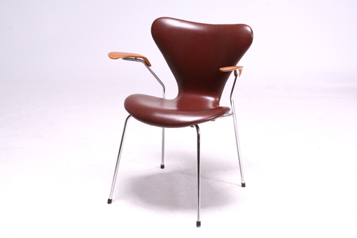 AJ 3207 Arm chair by Arne Jacobsen