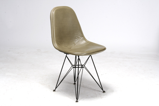 Wire chair with eiffel tower base by Charles & Ray Eames