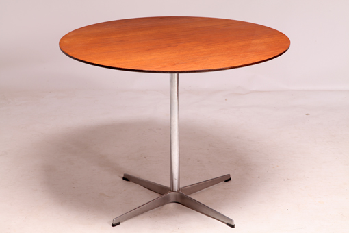 Round dining table in teak by Arne Jacobsen