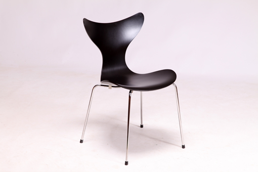 “Seagull” AJ 3108 chair by Arne Jacobsen