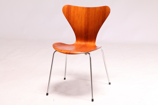 Model 3107 seven chair in rosewood by Arne Jacobsen