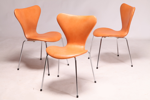 7 chairs with leather by Arne Jacobsen