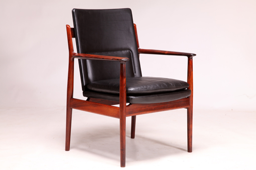 Armchair model 431 in rosewood by Arne Vodder