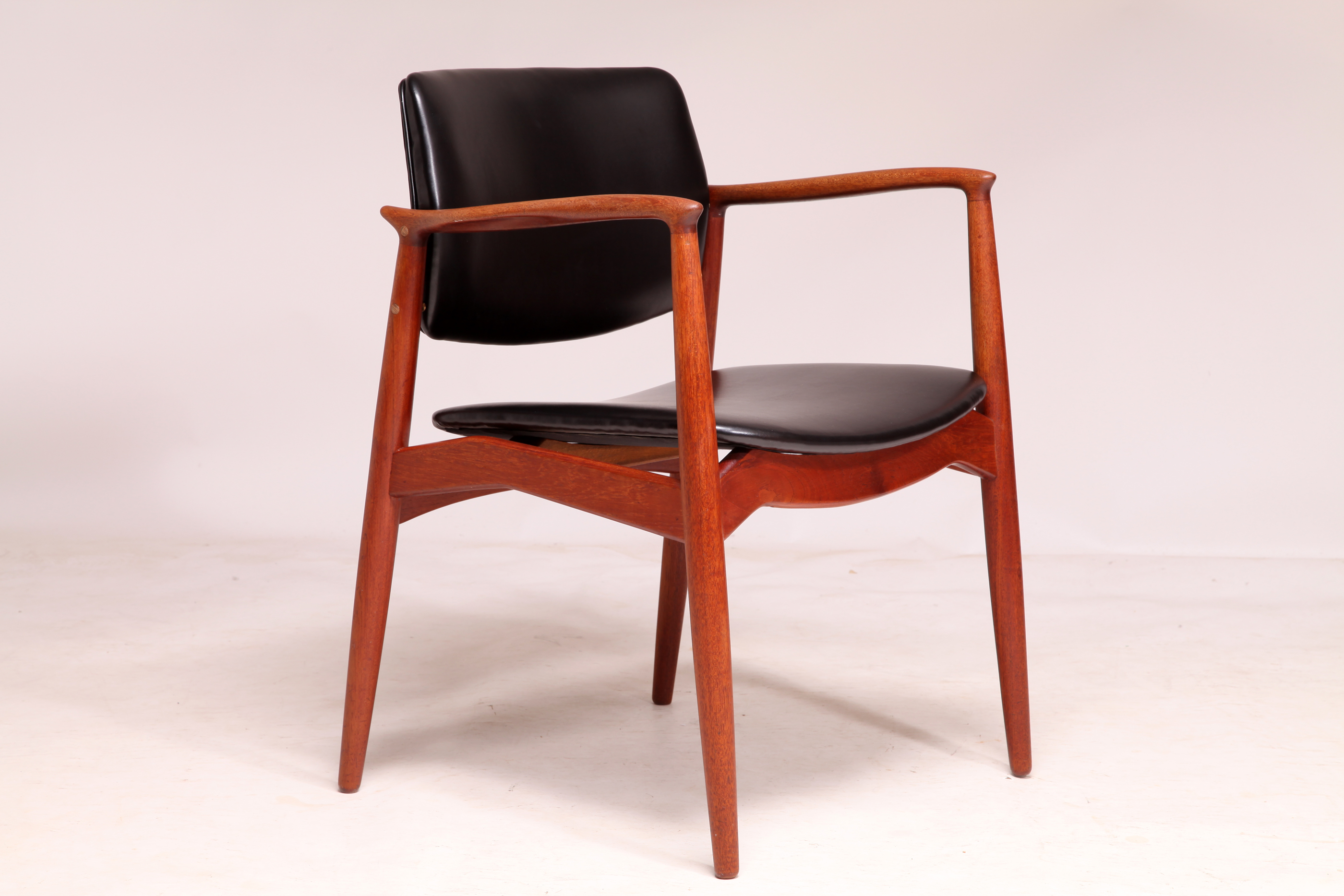 エリック バック モデル67 チェアー 革張り Model67 armchair Erik