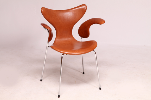 Seagull chair  model 3208 by Arne Jacobsen