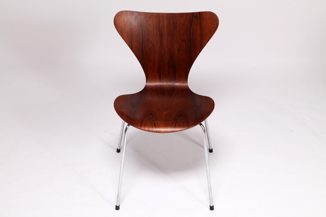 Model 3107 in rosewood by Arne Jacobsen