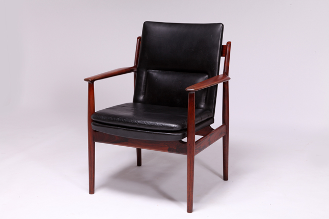 Model 431 armchair in rosewood by Arne Vodder