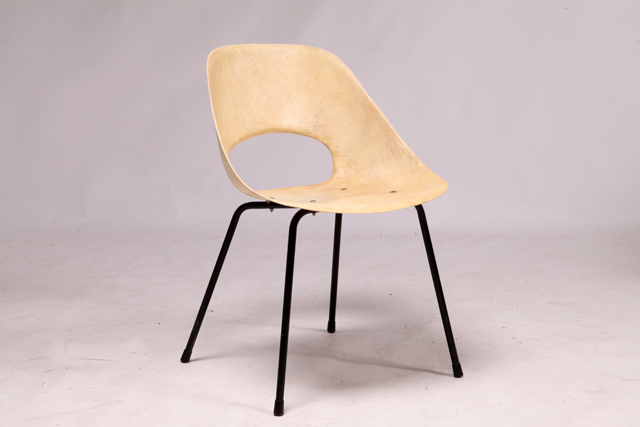 Tulip chair in fiberglass by Pierre Guariche
