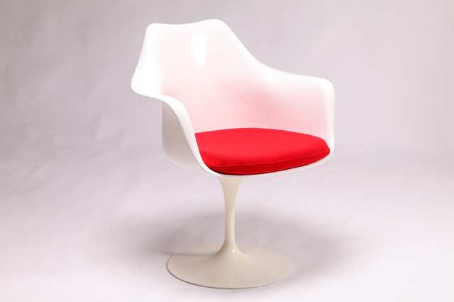Tulip chair armchair by Eero Saarinen