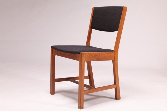 Dining chair in oak