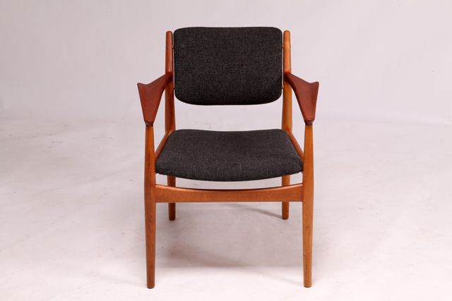 Model 51A armchair in teak & oak by Arne Vodder