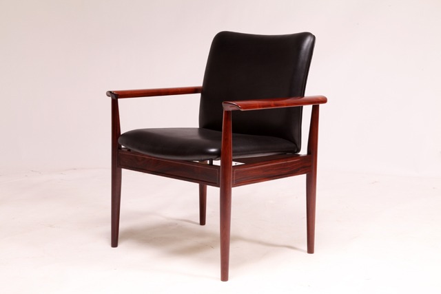 Diplomat chair in rosewood by Finn Juhl