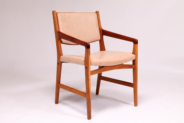 Magasin du Nord armchair by Hans J. Wegner