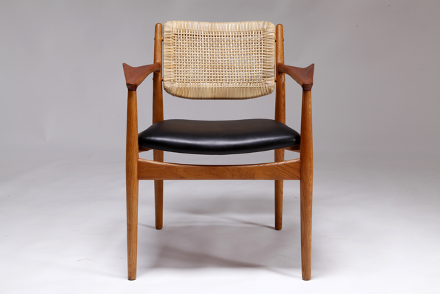 Model 51A armchair in teak & oak by Arne Vodder