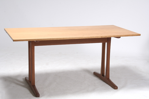 Shaker dining table by Børge Mogensen