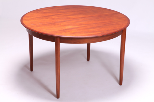 Round dining table with 3 extra leaves