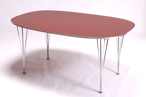 Super elliptical table by Piet Hein & Bruno Mathsson