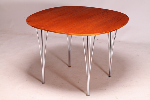 Super circular table by Piet Hein & Bruno Mathsson