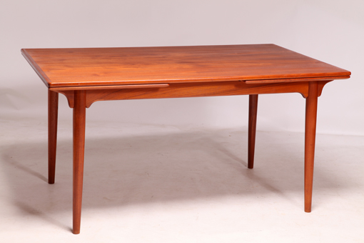 Model 50 dinning table by Gunni Omann