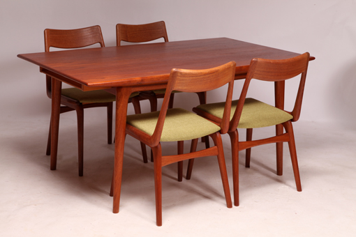 Model 371 Boomerang dining set in teak by Alfred Christensen