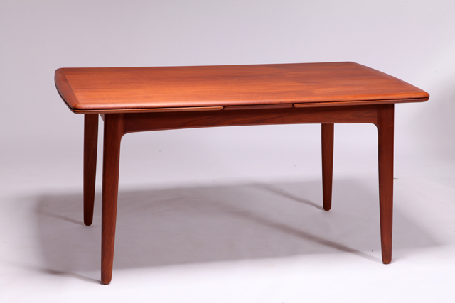 Dining table with 2 leaves by Svend Aage Madsen